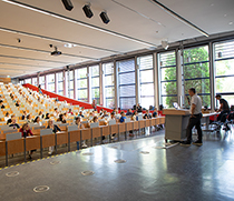 HAM-Nat-Test im Hörsaal 1 auf dem Campus der Universität Magdeburg